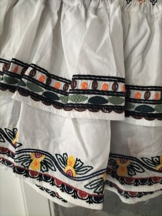 Conjunto bordado  de falda y blusa ideal