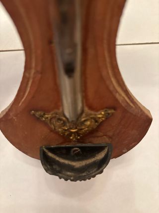 Crucifijo de madera con figura de Cristo
