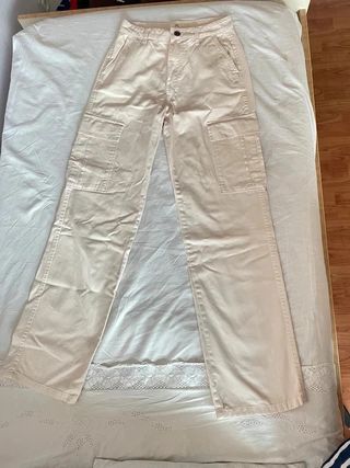 Pantalón cargo blanco Stradivarius