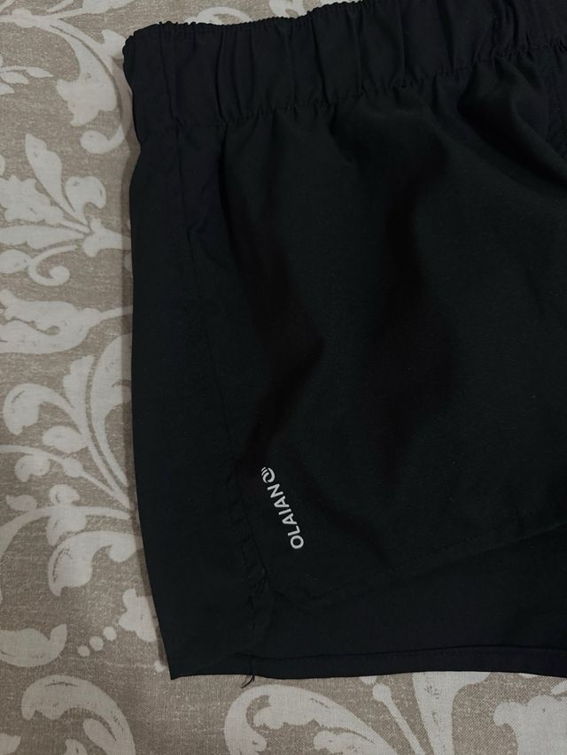 Pantalón corto deportivo Olaian negro