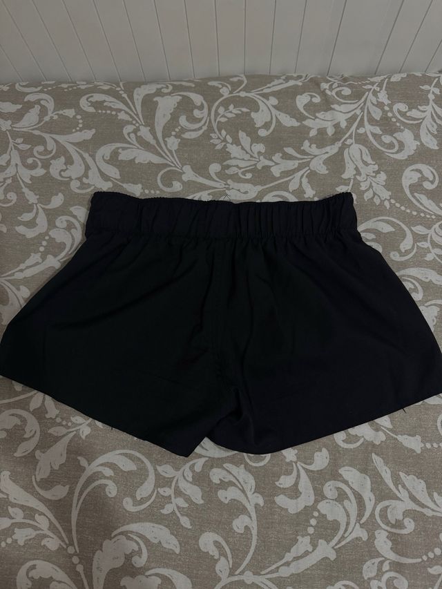 Pantalón corto deportivo Olaian negro