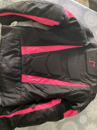 Chaqueta moto negra y rosa Talla S. 