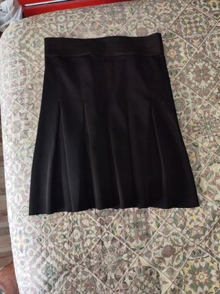 Falda plisada negra