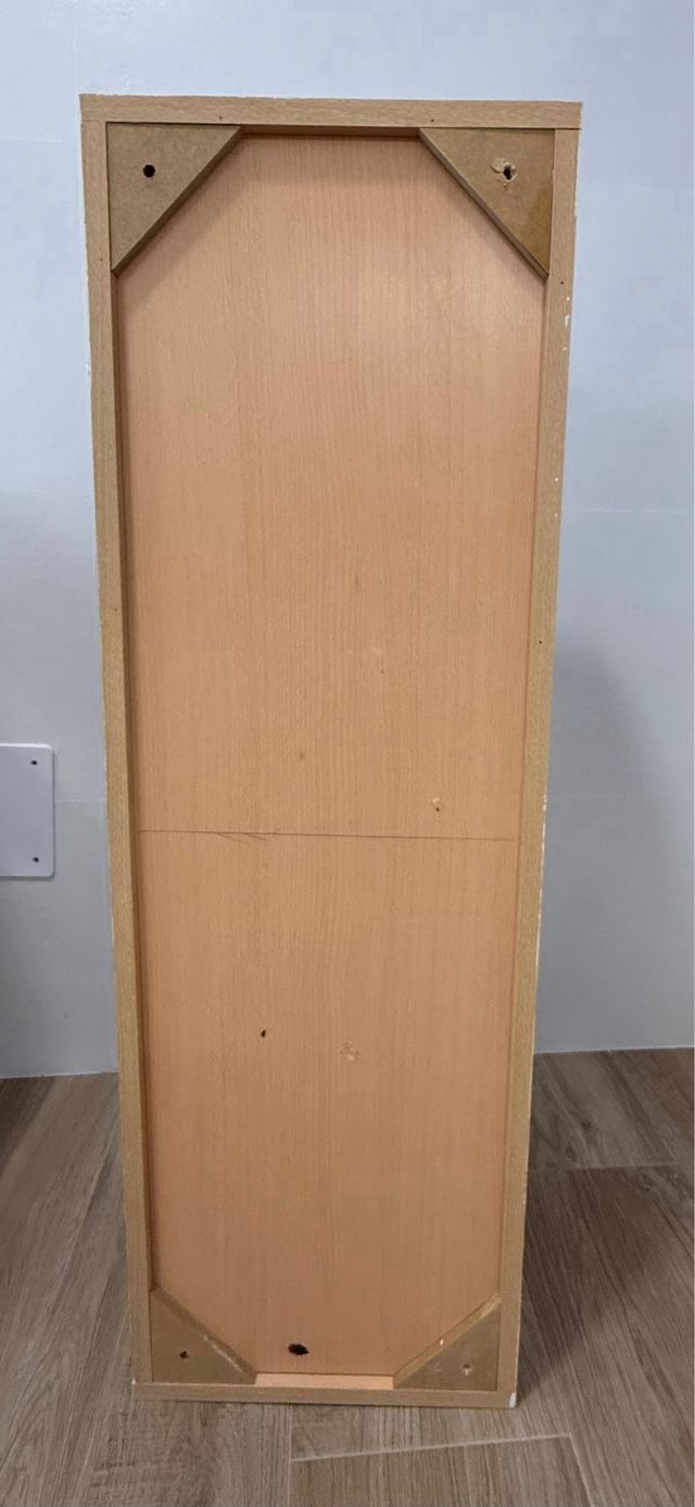 Dos Estanterías modulares de madera.