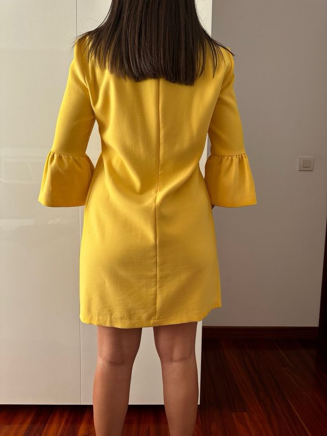 Vestido amarillo de Zara
