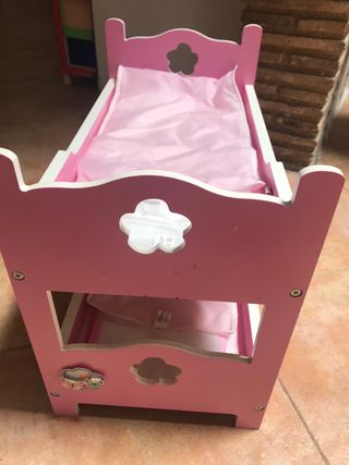 Cama de muñecas rosa de madera