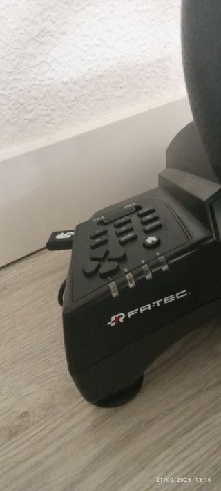 Volante HURRICANEWHEEL MKII
 Videojuegos