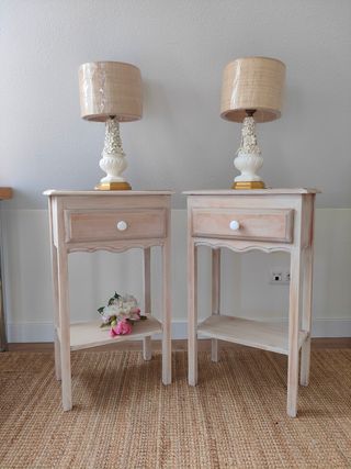 Mesitas de noche de madera lavada