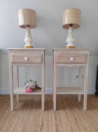 Mesitas de noche de madera lavada