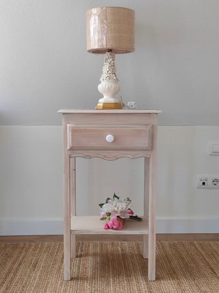 Mesitas de noche de madera lavada
