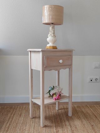 Mesitas de noche de madera lavada