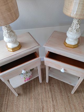 Mesitas de noche de madera lavada