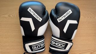 Pack Boxeo: Casco Charlie, guantes (10oz) y vendas