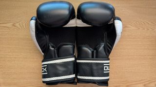 Pack Boxeo: Casco Charlie, guantes (10oz) y vendas