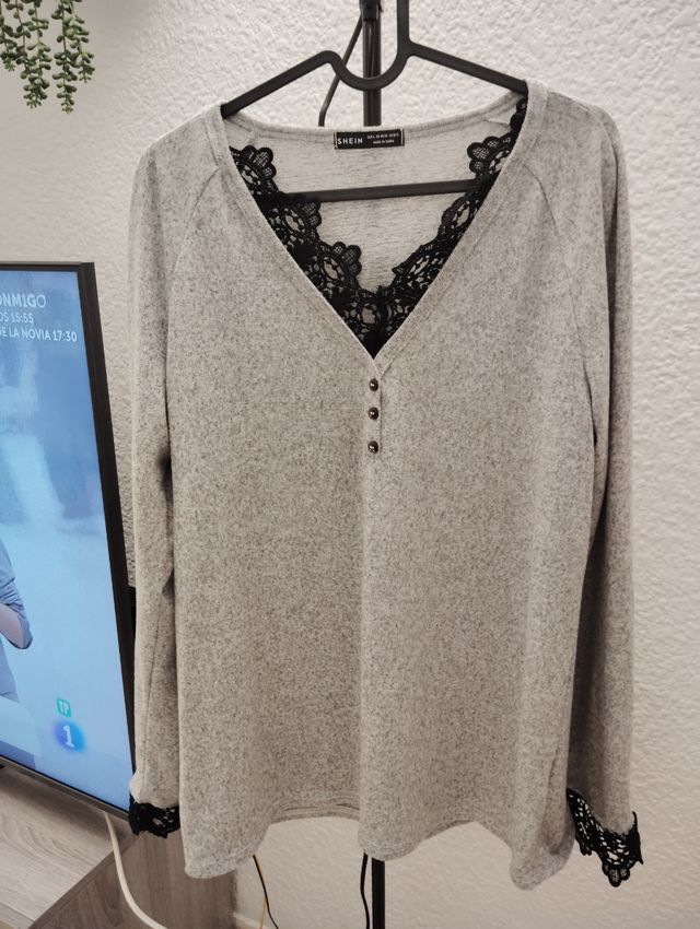 Jersey SHEIN gris con encaje