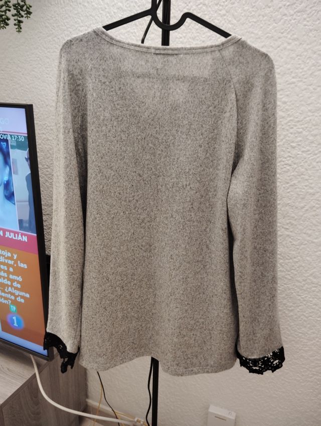 Jersey SHEIN gris con encaje
