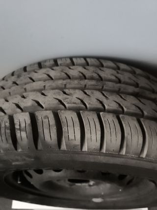 Neumático Furgoneta 215/65R15 96H