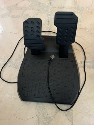 Volante y Pedales PS4 Thrustmaster
