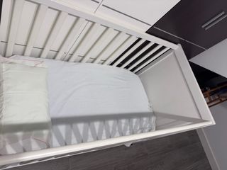se vende cuna completa con colchón y sábanas 