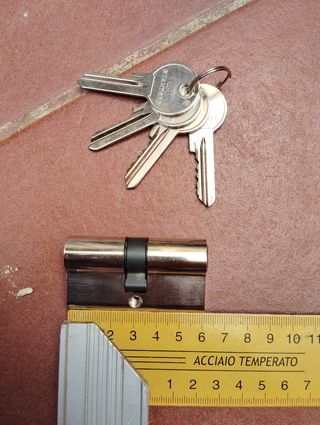 Bombín de cerradura 4 llaves