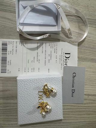 Collar de perlas Dior con CD dorado