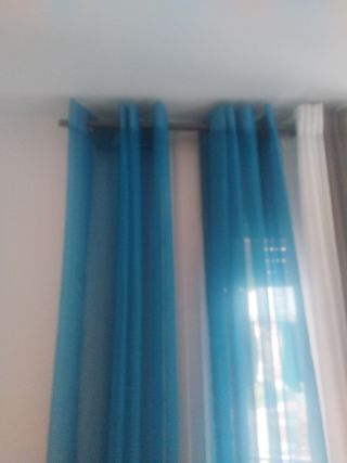 Cortina azul con barra