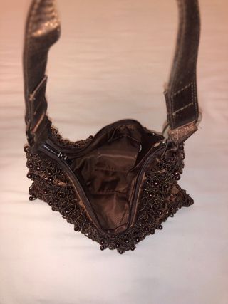 Bolso de fiesta marrón con pedrería