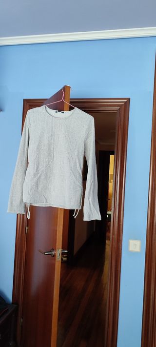 Camiseta plateada brillante