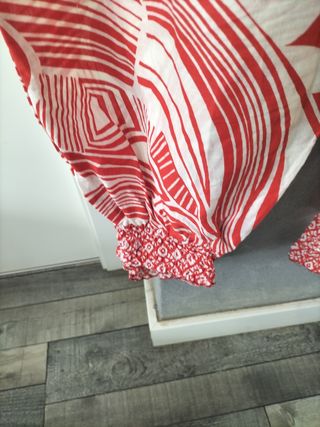 Mono estampado blanco y rojo