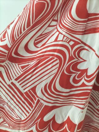 Mono estampado blanco y rojo