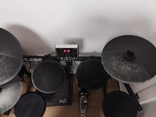 Batería Electrónica y Amplificador Roland