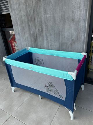 Cuna de viaje con colchón + accesorios