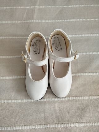 Zapatos de niña flamenco blancos
