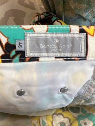 Pantalón corte vaquero estampado flores