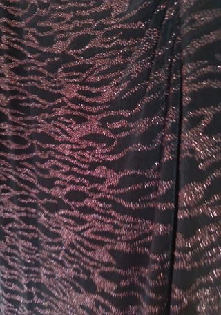 Vestido de fiesta lentejuelas granate sobre negro