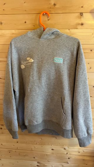 Sudadera Nude Project bordada gris