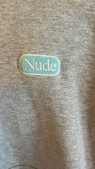 Sudadera Nude Project bordada gris