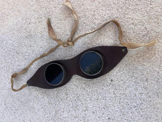Occhialini pelle e vetro anni '50