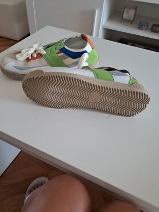 Deportivas caballero beige y verde