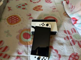 Nintendo Switch con mandos blancos