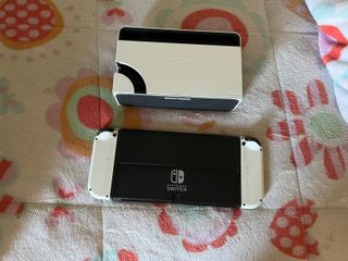 Nintendo Switch con mandos blancos