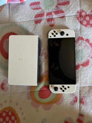 Nintendo Switch con mandos blancos