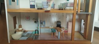 Casita de muñecas de madera