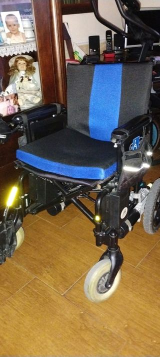 Silla de ruedas eléctrica plegable