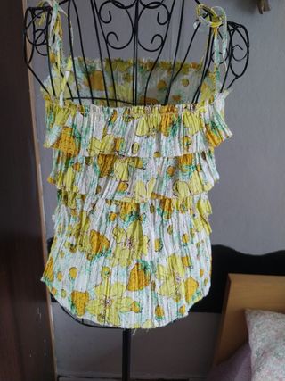 Top de algodón con volantes y estampado floral