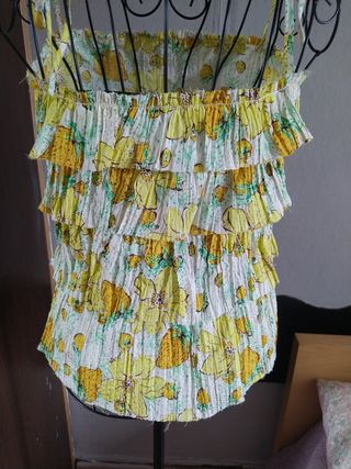 Top de algodón con volantes y estampado floral