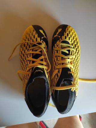 Botas de fútbol Puma amarillas