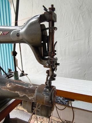 Máquina de coser Seiko antigua. Funciona.