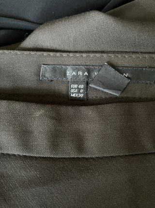 Falda negra con vuelo