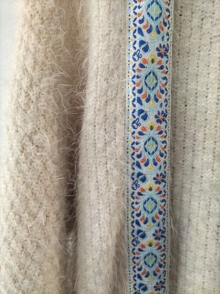 Chaqueta suave beige con flecos